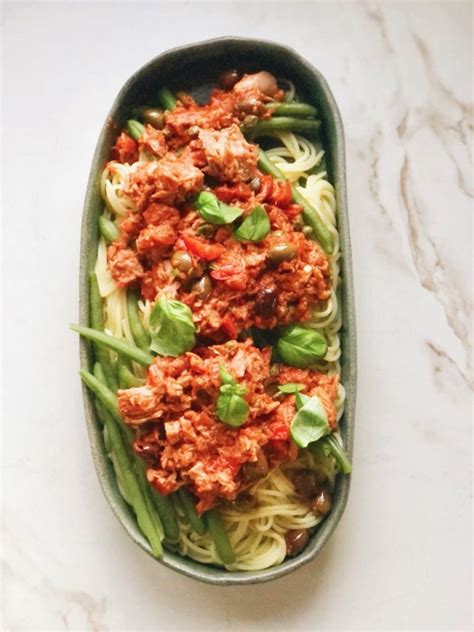 Pasta met tonijn uit blik en tomatensaus