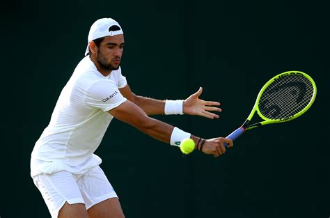 The match started with three breaks in a row. Fognini e Berrettini: okay sul prato