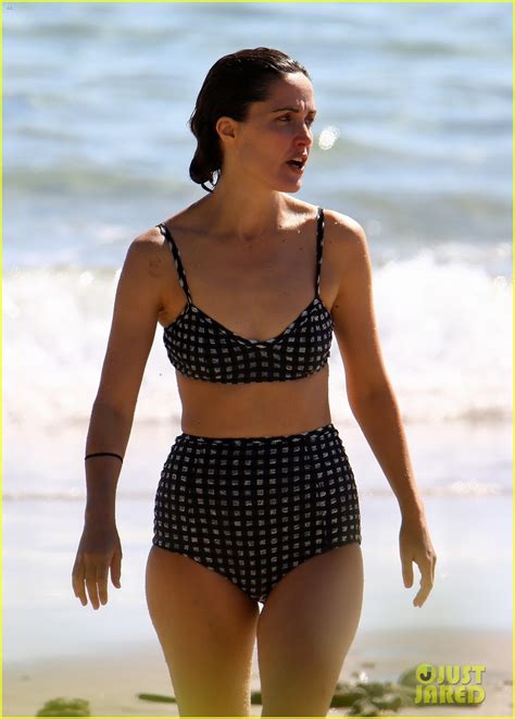 Rose Byrne Has Fun In The Sun In A High Waisted Swimsuit At The Beach Photo 4474952 Bikini