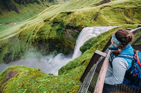 Der Wasserfall Skógafoss Atemberaubende Und Einzigartige 62 Meter Katla Travel Blog