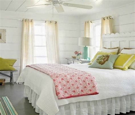 You are viewing image #11 of 24, you can see the complete gallery at the bottom below. Photos and Tips for Decorating a Country Style Bedroom