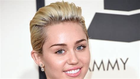 Miley Cyrus Tied Tongue Per Il Nyc Porn Film Festival Gq Italia