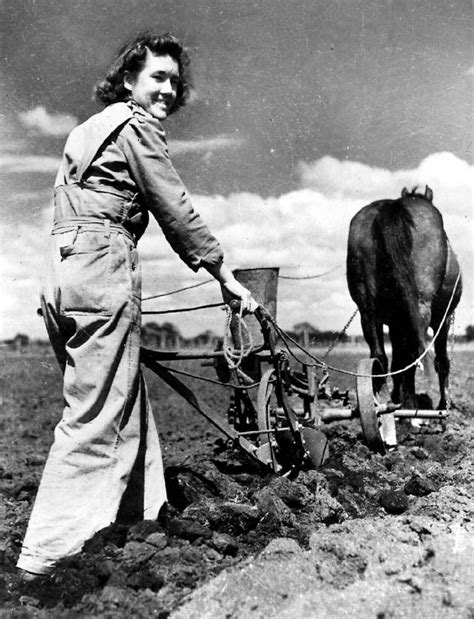 Women To The Rescue — How The Australian Womens Land Army Saved