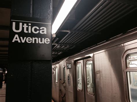 A Utica Ave Subway Dollar Cabbies Say No Thanks Ny City Lens