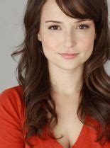 Milana Vayntrub S Portrait Photos Wall Of Celebrities