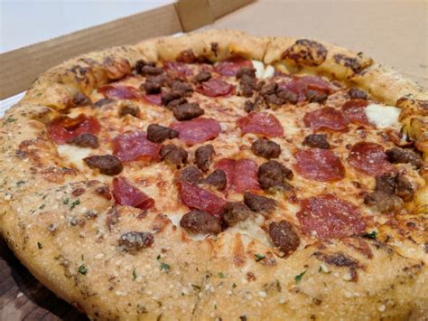 Pizza Hut Stuffed Crust Pepperoni And Sausage The Pizza Blog
