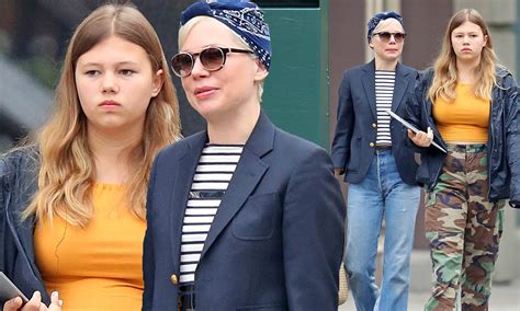 resim ayrıntıları michelle williams cuts a chic figure as she enjoys outing wi