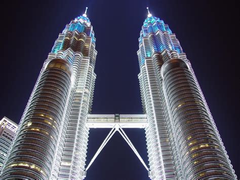 Base Jumping Petronas Twin Towers Kuala Lumpur Malaysia