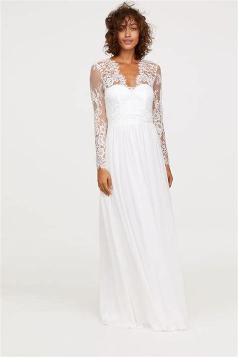 Sollte dir beim ersten kleid das oberteil perfekt passen, aber der rock nicht gefallen oder umgekehrt, kann ein brautkleid im mix & match stil die ideale lösung für dich sein. Herzogin Catherine: H&M verkauft Kopie vom Hochzeitskleid ...