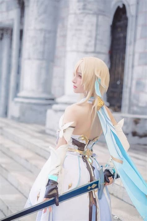 What's not to love about this game? "Nóng bỏng tay" với bộ ảnh cosplay Lumine trong Genshin ...