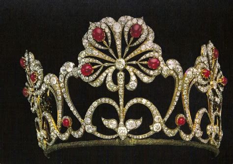 La Tiara Y Los Rubies Cabouchon Joyas De La Corona Real Joyería