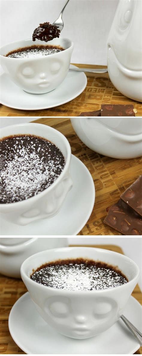 Die schokoküchlein mit einer kugel eis oder frischen früchten servieren. Leckeret Schokobrownies Tassenkuchen mit flüssigen ...