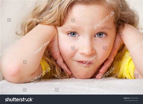 Portrait Surprised Little Girl Shock Child Stock Photo 136541636