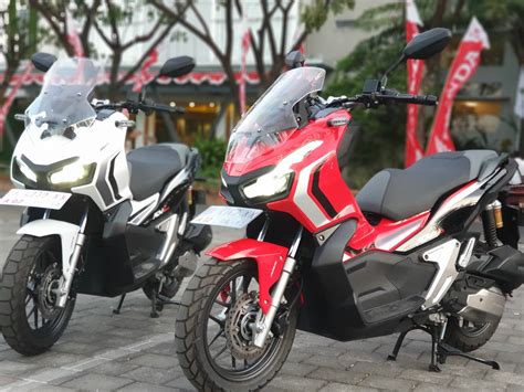 Check out mileage, colours, specifications, engine specs and design. 5 Pembeda Honda ADV 150 Tipe ABS dan CBS - Uzone