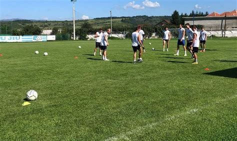 Læs alt om viitorul pandurii targu jiu på bold.dk. Când s-au infectat jucătorii de la Viitorul Târgu Jiu