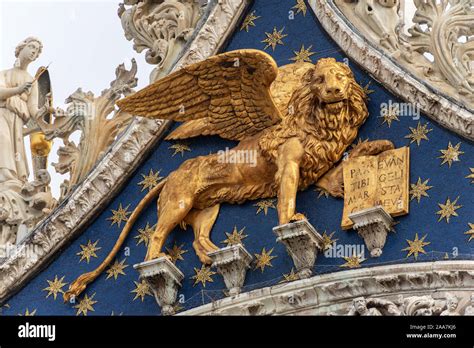 Venecia Cerca De La Golden León Alado De San Marcos Símbolo Del