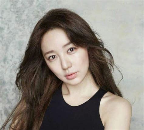 yoon eun hye korean actresses korean actors korean beauty asian beauty blue and white jeans