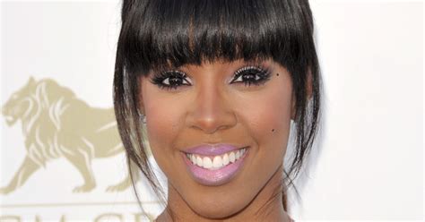 Kelly Rowland Cries While Singing About Beyonce