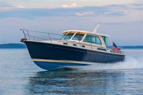 Sabre 38 Salon Express Motor Yacht Boston Yacht