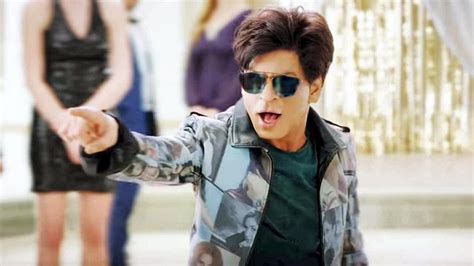 Aslında çok saf ve iyi kalpli, sıradan bir büro memuru surinder sahni rolünü canlandırmaktadır. Can 'Zero' revive Shah Rukh Khan's withering career? - The ...