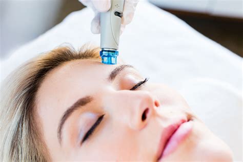 What Is The Hydrafacial Treatment And Why Is It So Popular Off