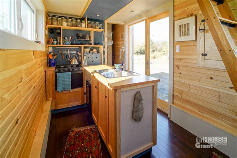 Aug 26, 2019 · in a tiny bedroom with a tiny closet, clutter tends to accumulate very quickly. 10 Tiny House Tricks to Declutter Your Kitchen Counters