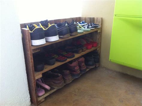 Selain itu juga, anda boleh cuba diy sendiri rak kasut cantik anda. Bauk Selat™ on Twitter: "#DIY #Hobby #WoodPallets Rak ...