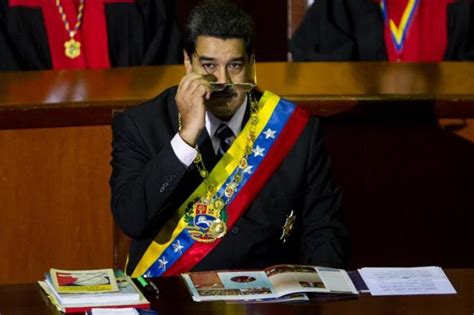 Los boinas rojas estaban mandados por el teniente coronel herbert jones, de 42 años de edad, que pereció ayer en los combates. Cura de caballos en Venezuela | Venezuela | EL MUNDO