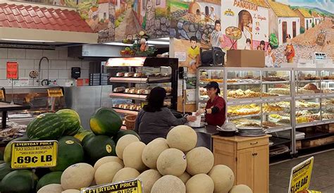 Chicagos Food Market La Chiquita Joins Associated Wholesale Grocers