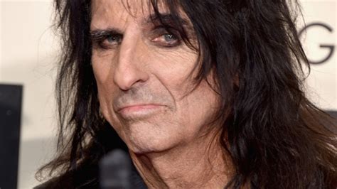 alice cooper says rock stars should stay out of politics kyyi fm
