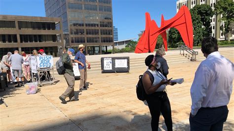 From eligibility requirements to waiting periods, unemployment insurance (ui) applications come with several hoops. Gig workers protest for unemployment benefits in Grand ...