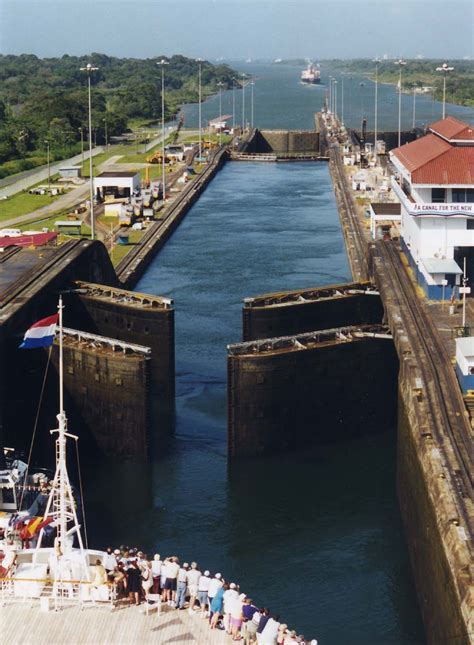 Filepanama Canal Gatun Locks Opening Wikimedia Commons