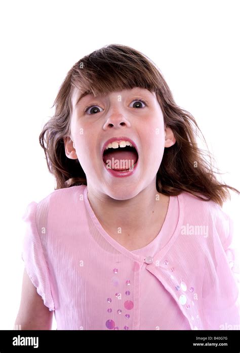 Fröhliches Junge Mädchen Mit Mund öffnen Isolierten Auf Weißen Hintergrund Stockfotografie Alamy