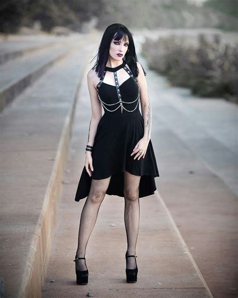 pin by ¡dark gothic macabre on góticas gothic fashion dark fashion model outfit