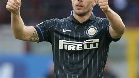 Lukas podolski wird bei inter mailand offiziell vorgestellt. Lukas Podolski bei Inter Mailand: Geht doch - DER SPIEGEL