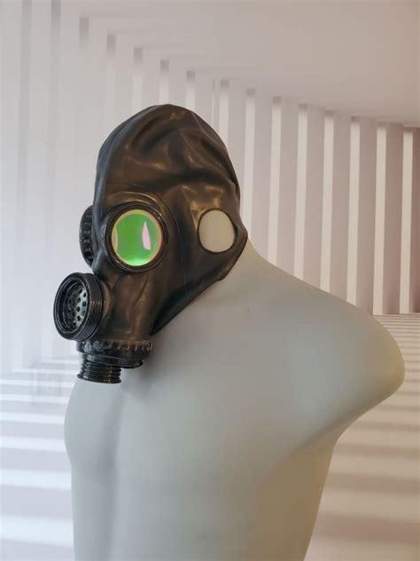 Gas Mask H A Pump · L · B The Od Best ￡2825 Remorques
