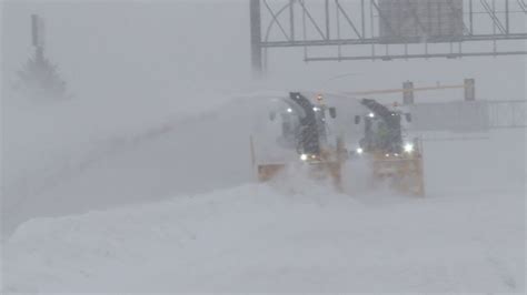 Video Blizzard Dumps 2 Feet Of Snow On North Dakota Youtube