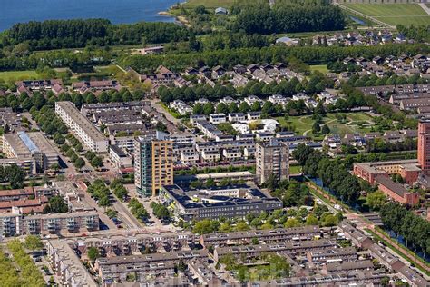 Op 30 maart 1979 werd er begonnen met de bouw van de eerste huizen. Home | Rotterdam - Luchtfoto Zevenkamp