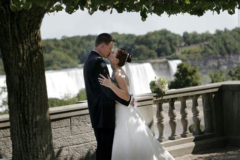 Oaks Garden Theatre Ceremony Niagara Falls Wedding Wedding Venues