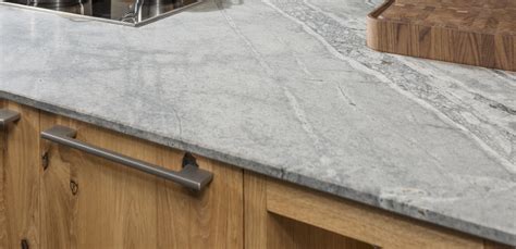Wichtige informationen, um den unterschied zwischen arbeitsplatten aus quarzstein und granit zu sehen. Atlantis | Strasser-Steine