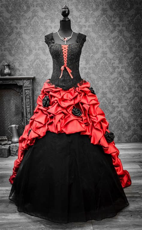 Cynderellas welt brautmode › feist style's blog. Schwarzes Brautkleid - Lucardis Feist - Extravagante ...