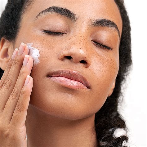 How To Properly Apply Your Skin Care Products