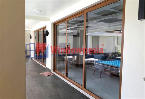 Hal tersebut tentu karena penghuni tidak harus membuka daun pintu ke dalam dan keluar, sehingga pintu lebih terkesan rapi, dan semakin. Harga Pintu Aluminium Sliding, Pintu Geser Murah Minimalis