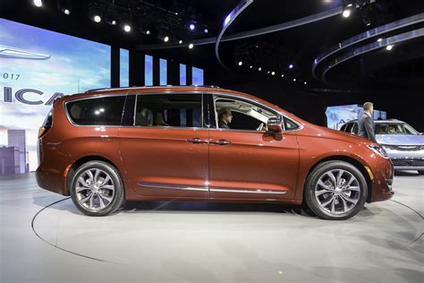 Top 15 Coolest Features Of The All New Chrysler Pacifica