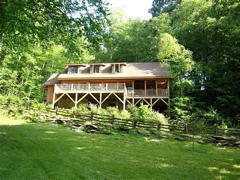 Most cabins are secluded and very private by fishing streams and lakes, some for rent by owner. Cabin in the Blue Ridge Mountains, North Carolina