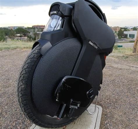 Let's start with the tire. Comprehensive InMotion V11 Review - oneRADwheel