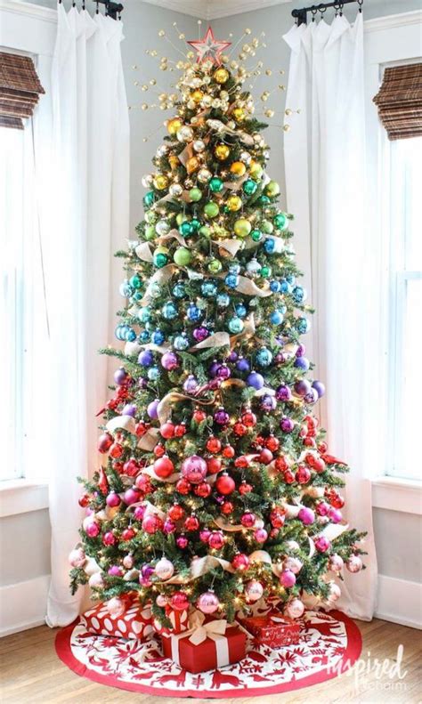 19 Creative Christmas Tree Themes