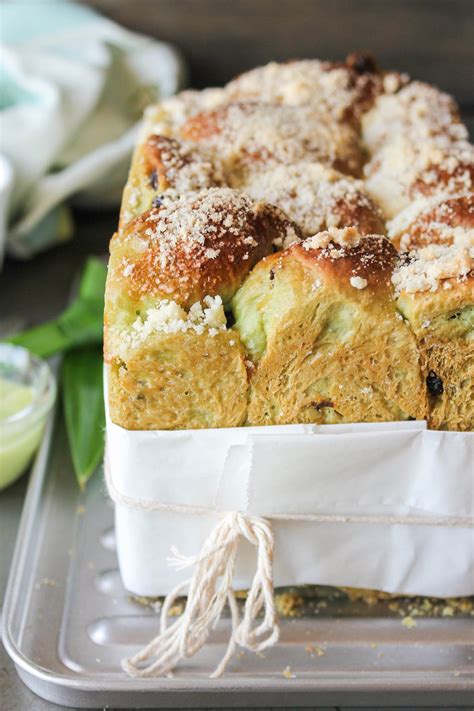 Pandan Raisin Bread With Crumble Topping Foodelicacy