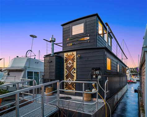 Lakeside Lovenest Featured On Netflix Houseboats Of Seattle