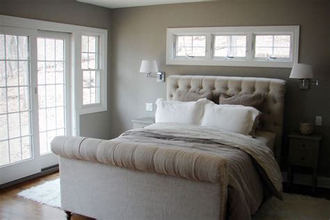 Picking the right color palettes for a small bedroom can be tricky. Monochromatic Color Schemes for a Bedroom Design